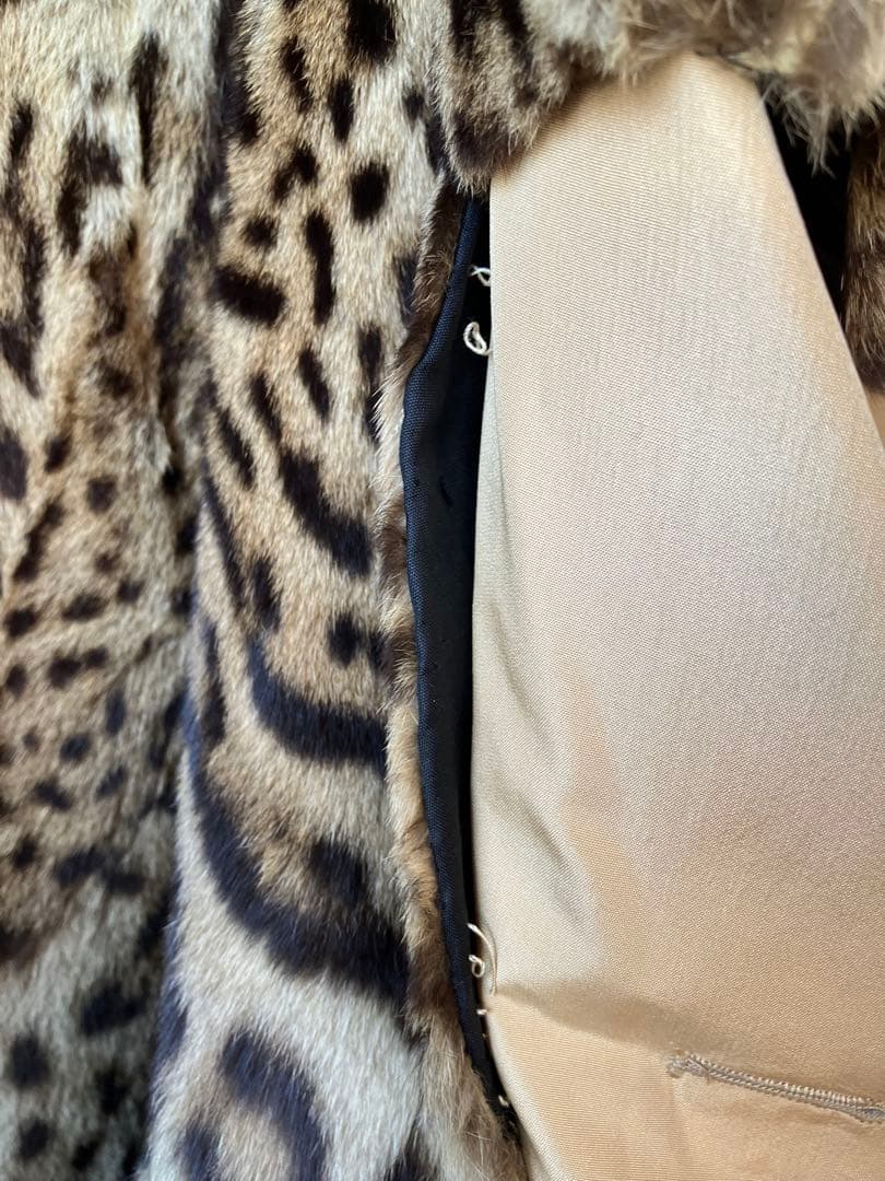 【アクアスキュータム】トレンチコート　オセロット柄FUR 毛皮付き　ヒョウ柄毛皮