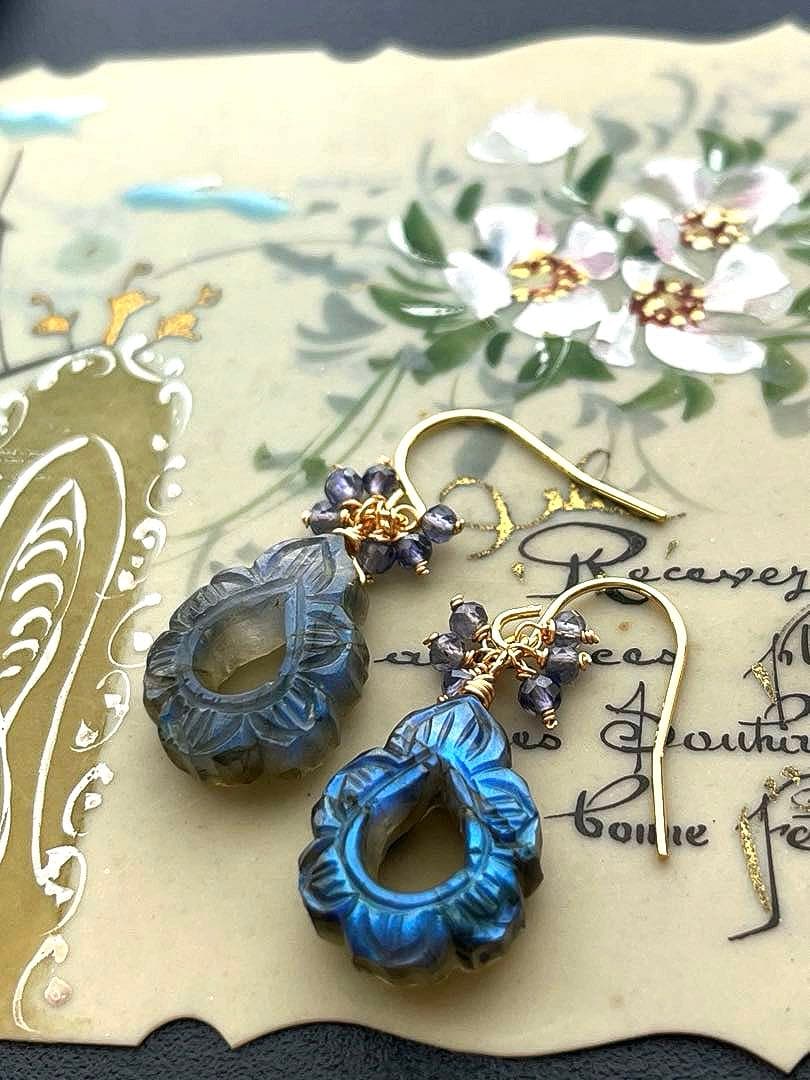 Kaya様✴︎ラブラドライトカービング&グリアメスターコーンケーブ＊チャーム