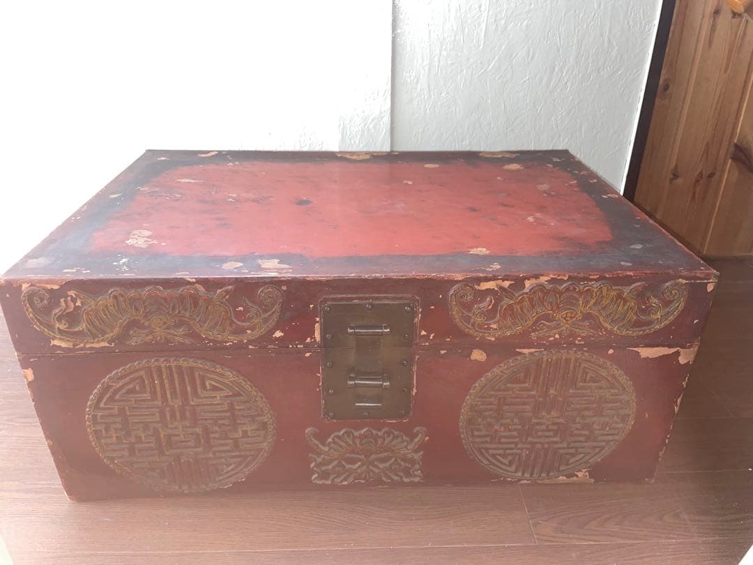 d*u様 木の彫り模様の赤い大きな収納ボックス