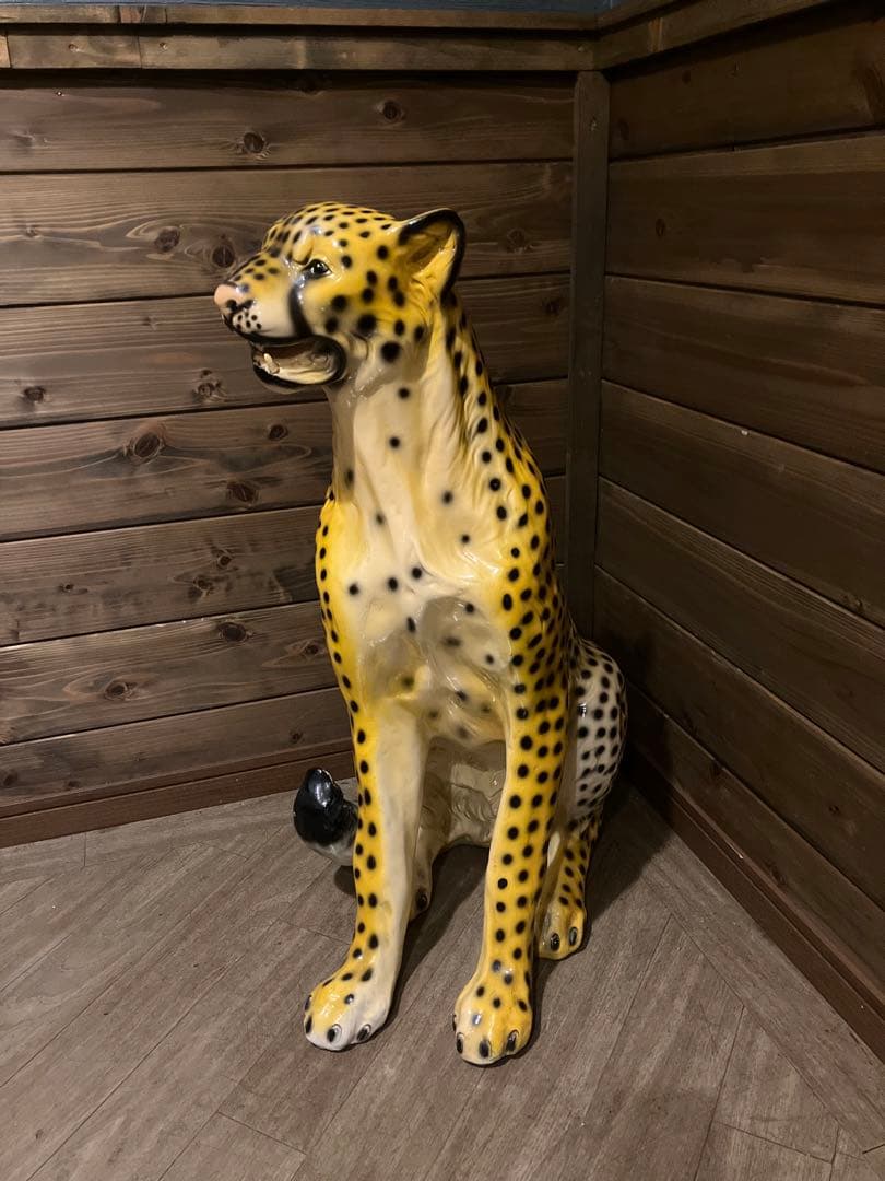 チーターの置き物　インテリアチーターオブジェ　中古品