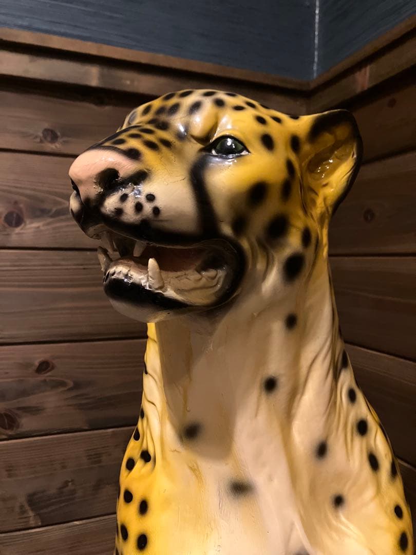 チーターの置き物　インテリアチーターオブジェ　中古品