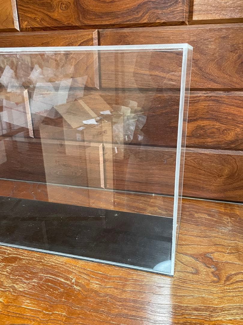 大型　アクリル製　ディスプレイケース フィギア・お酒などの展示に!