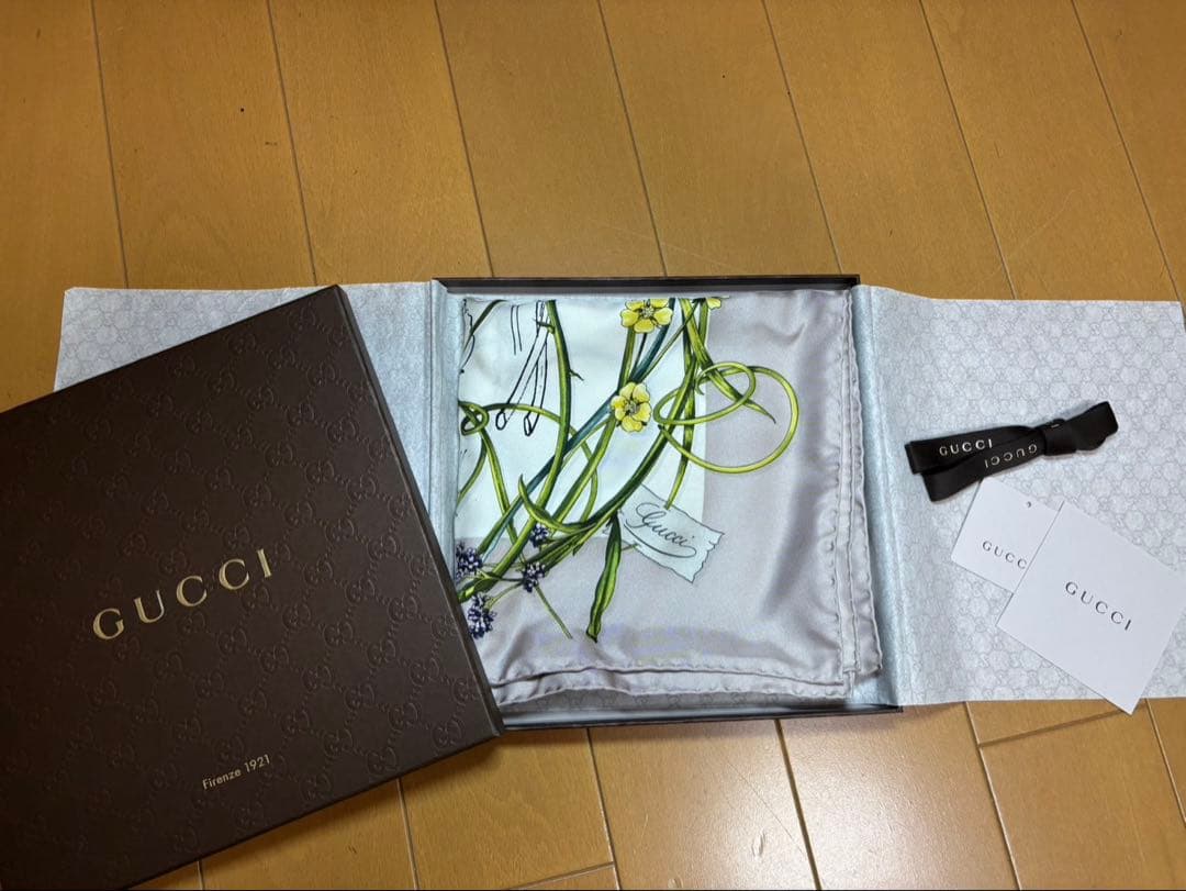 Gucci 花柄 大判　スカーフ