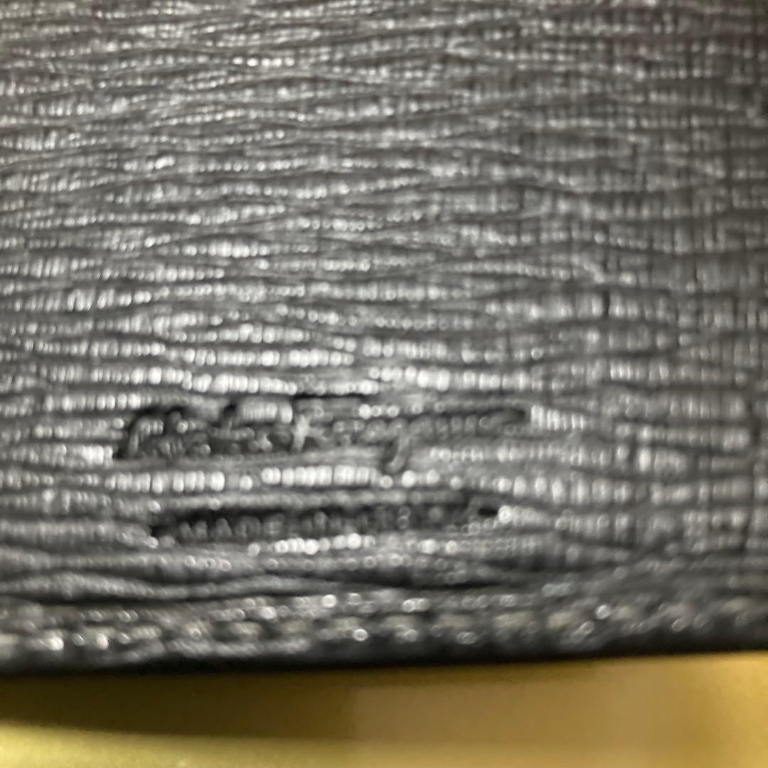 フェラガモメンズ長財布