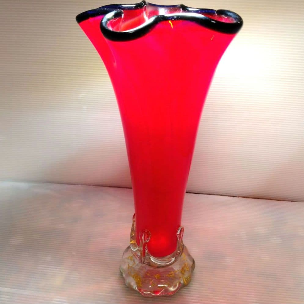 レトロ！フラワーベース　ヴィンテージガラス花瓶 レッド/足は金箔入高台