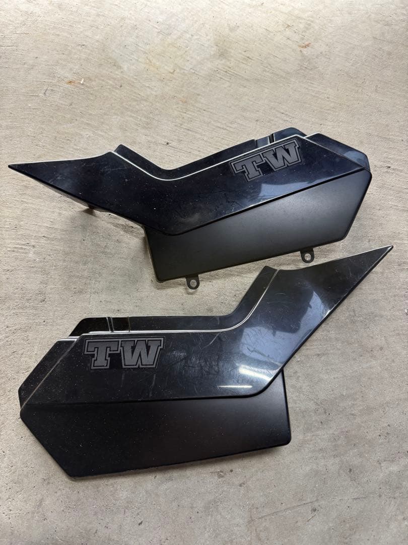 最終値下げ本日までTW225 TW200 テールカウル サイドカバー
