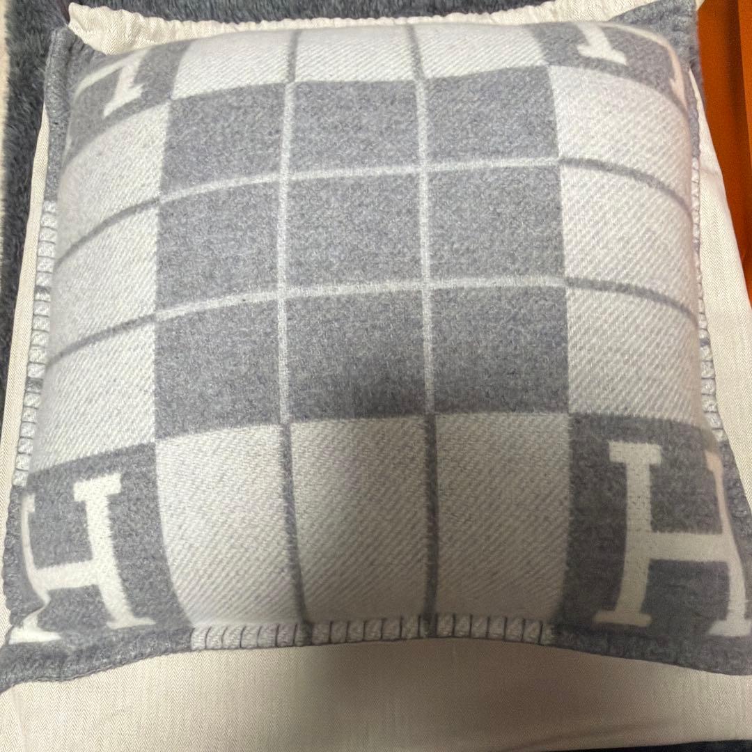 エルメス　クッション 《アヴァロンIII》 PM