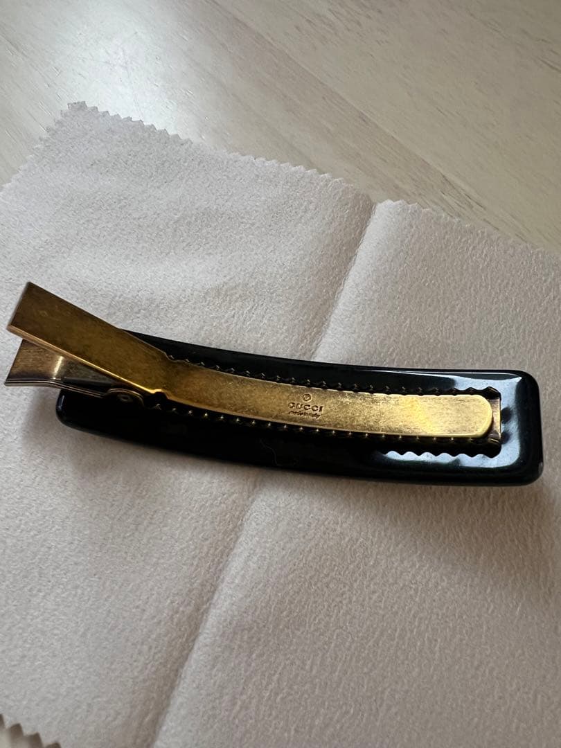 GUCCI クリスタルバレッタ ブラック ヘアピン