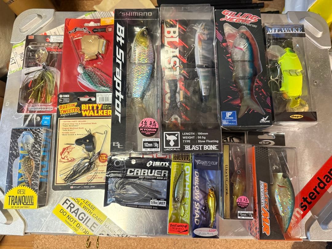 【バス釣り用品まとめ売り】リール、ルアー、ワーム大量セット　タックルボックス付き