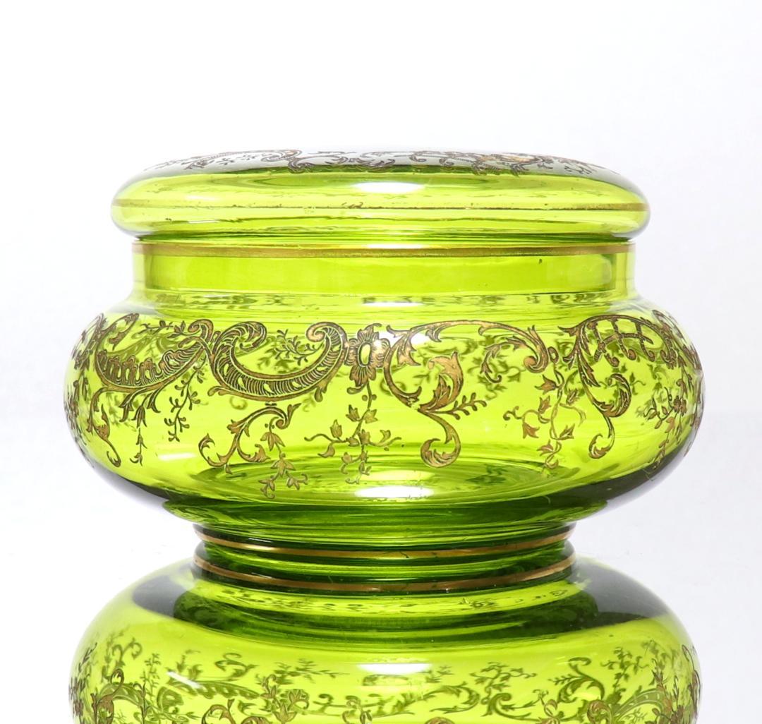 オールド・バカラ 1900年頃 緑硝子金彩蓋物 ボンボニエール アンティーク薬草