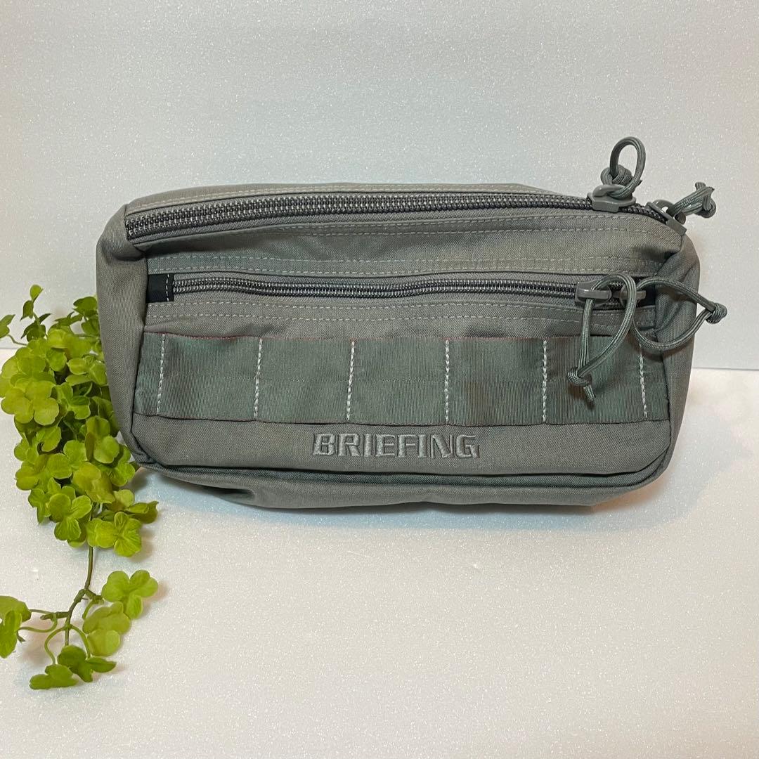 【BRIEFING】ボデイバッグ⭐︎カーキ色