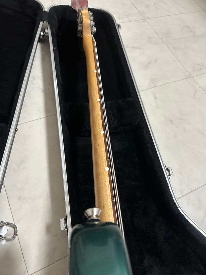 ベース Fender usa adam clayton Jazz Bass