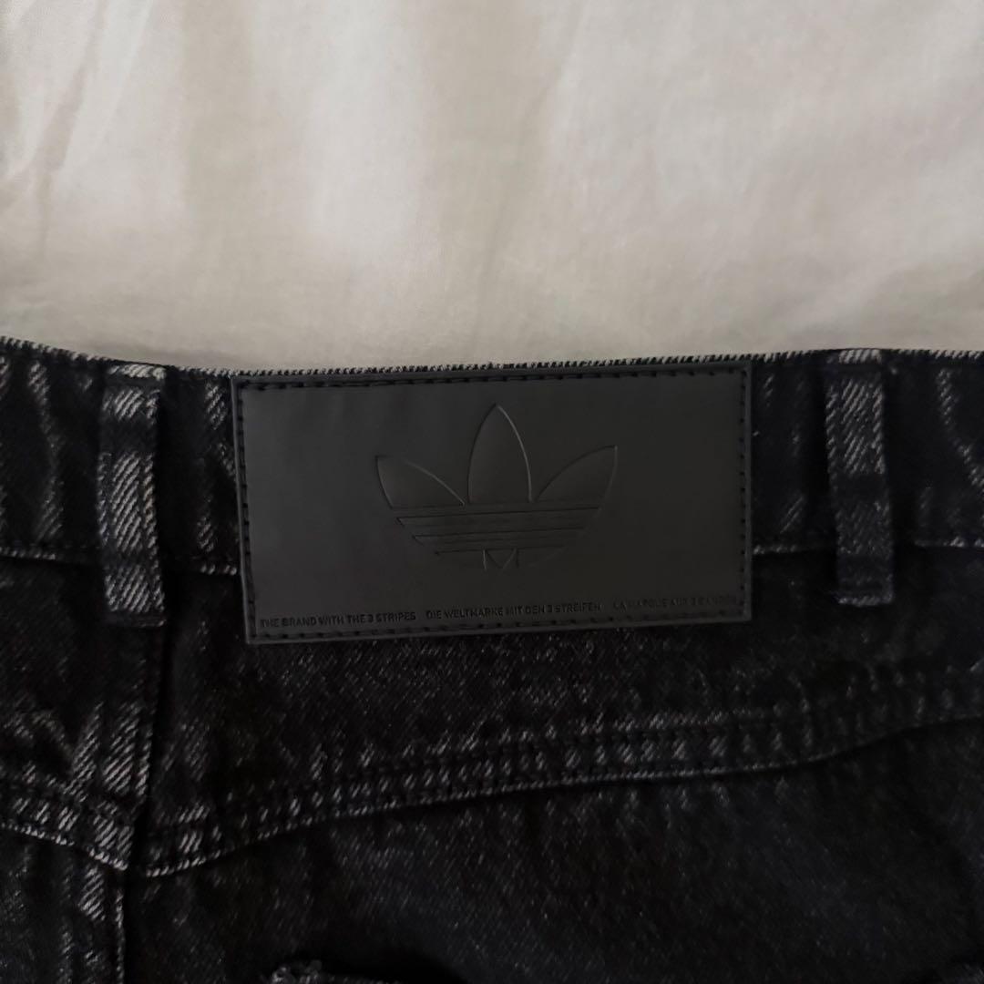 アディダス　デニム スリーストライプス トラックパンツ