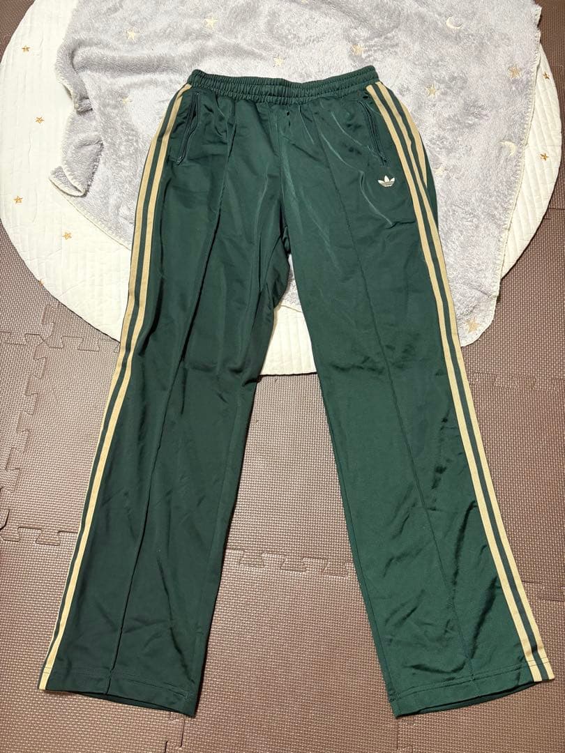 adidas トラックパンツ　グリーン　XS