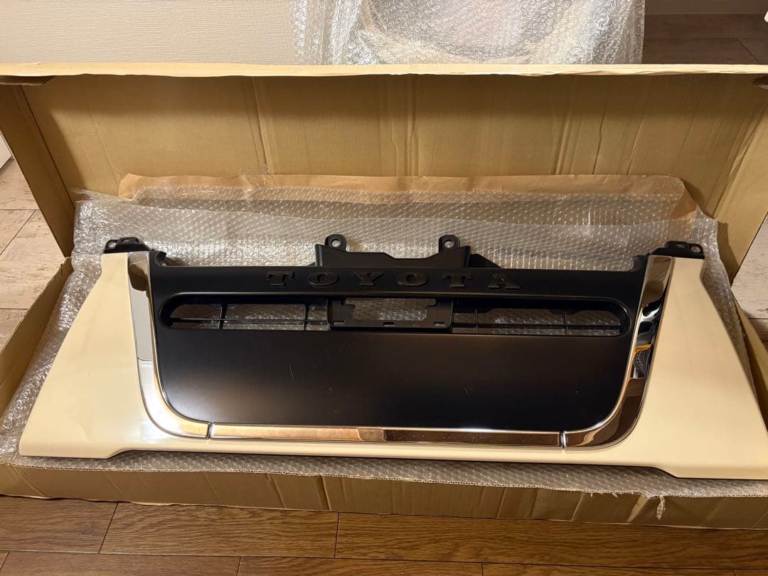 ハイエース　リラクベース純正グリル