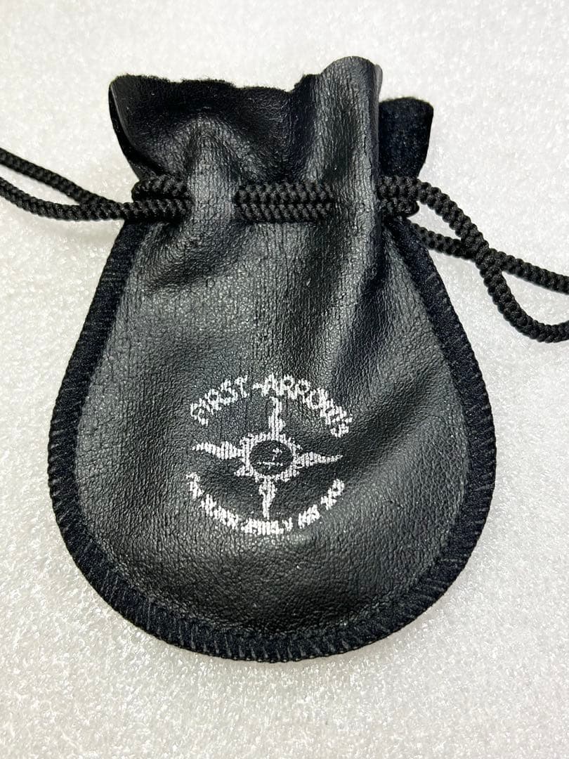 FIRST ARROW’s K18透かしマーク付メタル ペンダント ネックレス