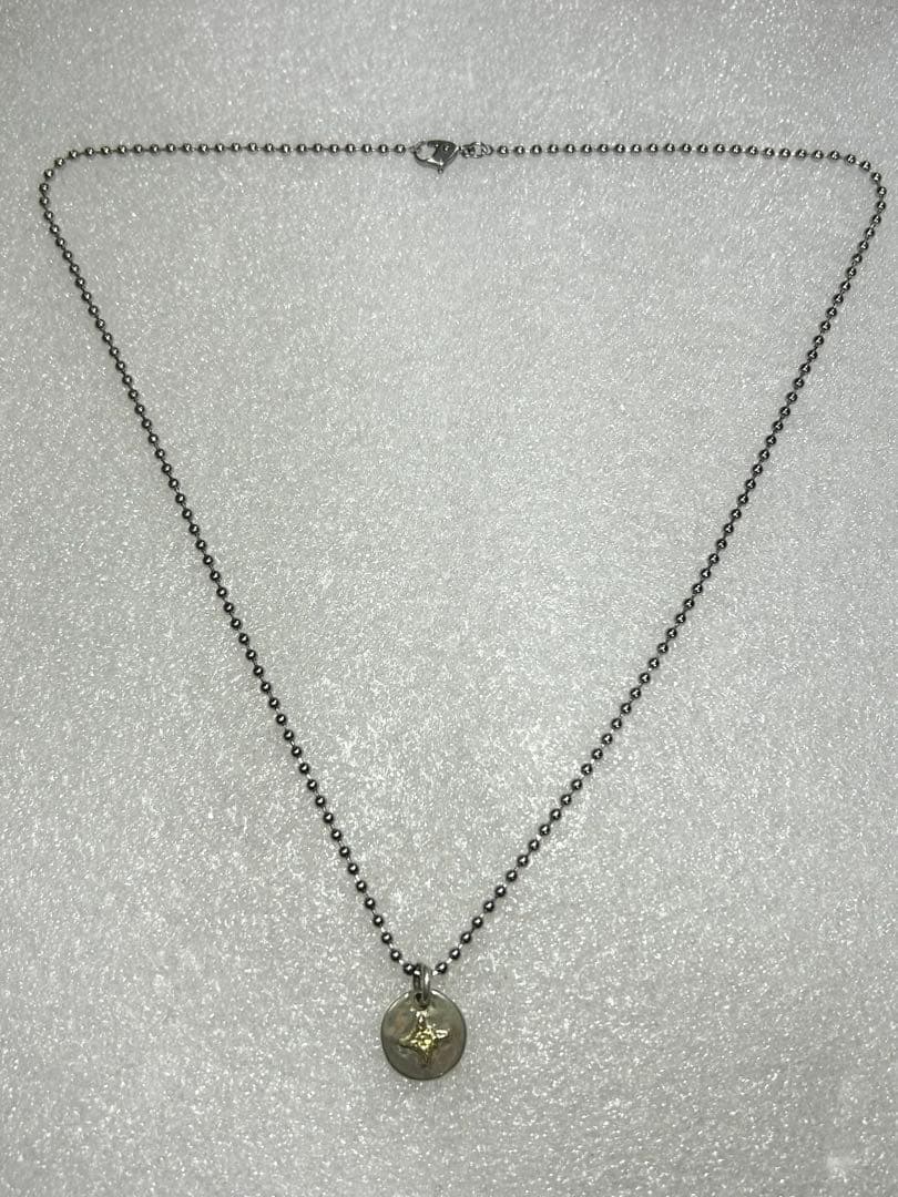 FIRST ARROW’s K18透かしマーク付メタル ペンダント ネックレス