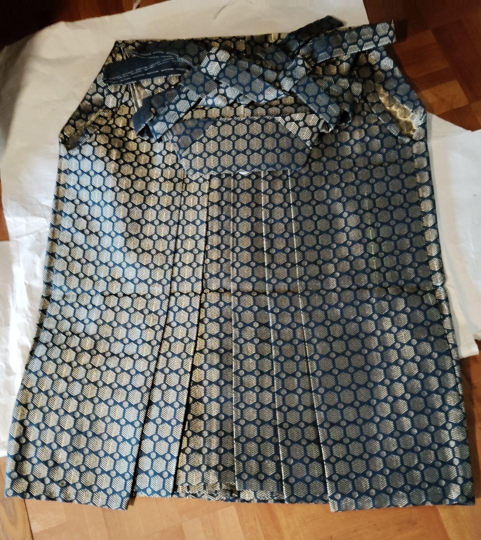 着物用袴青と金の模様