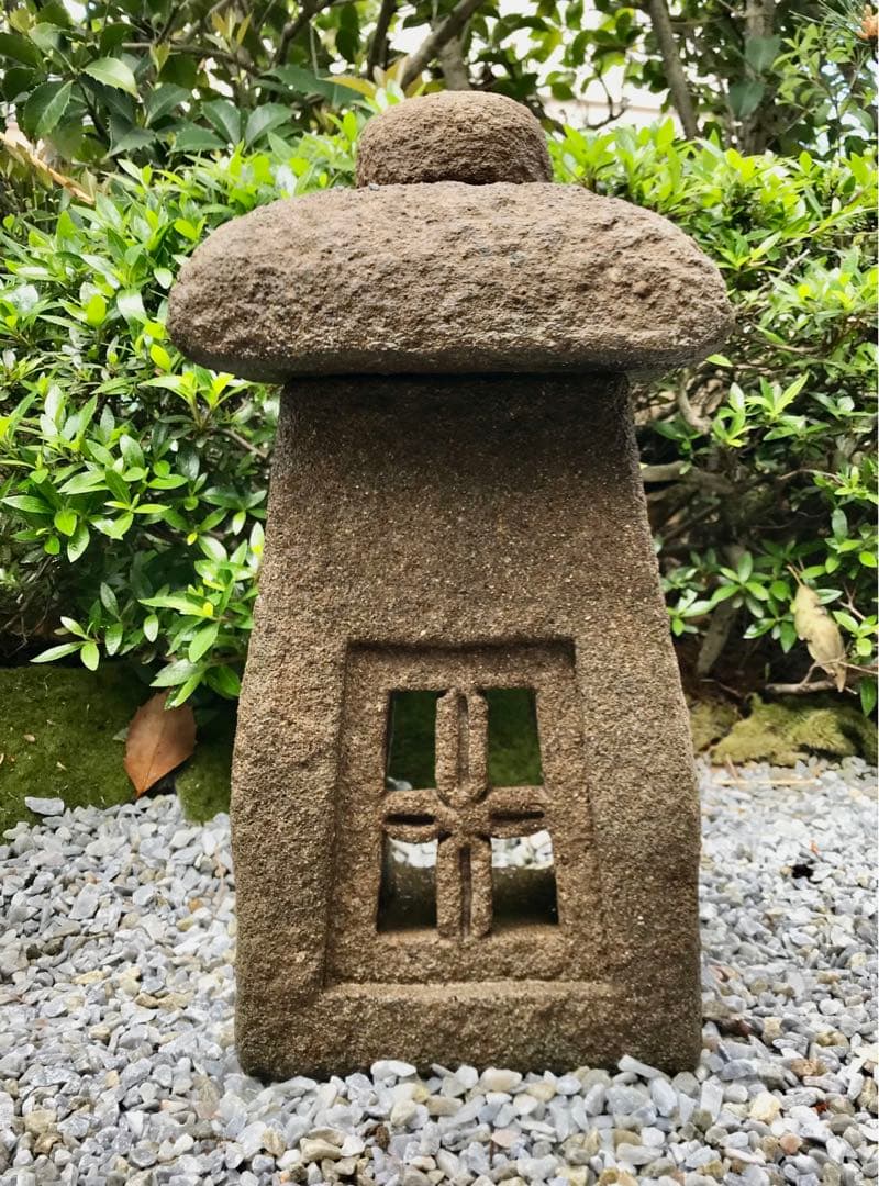 【天然石・坪庭灯篭・テラスベランダ灯篭・露地庭石灯篭】庭石オブジェ造園水石飾り石