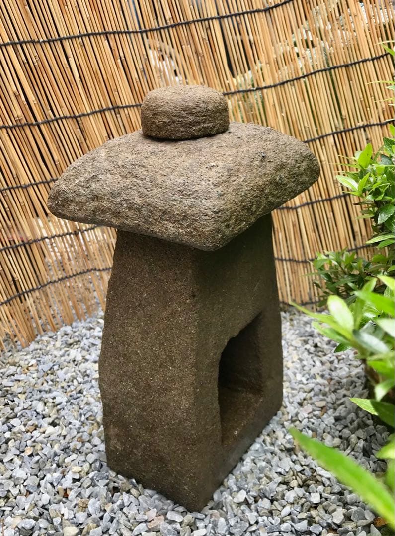 【天然石・坪庭灯篭・テラスベランダ灯篭・露地庭石灯篭】庭石オブジェ造園水石飾り石