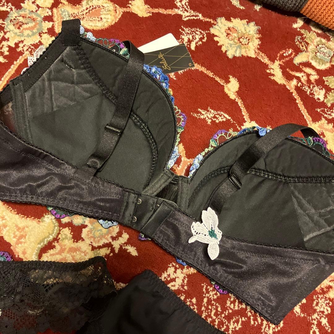 値下げ‼️サルート 81 BL ブラック P-upブラ&ソング&ショーツG80 L