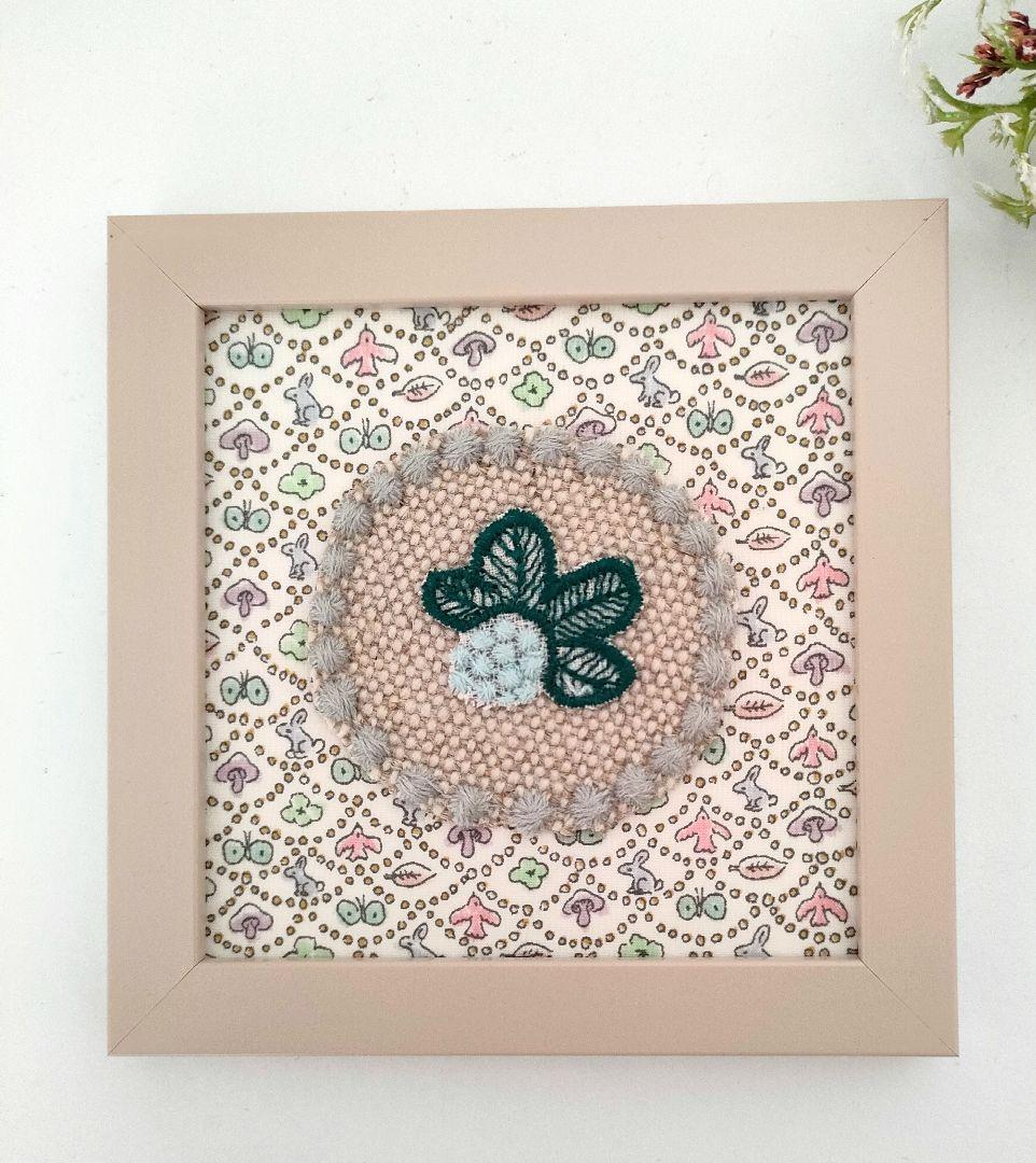 SOLD　　ミナペルホネン　ファブリックフレーム　light berry