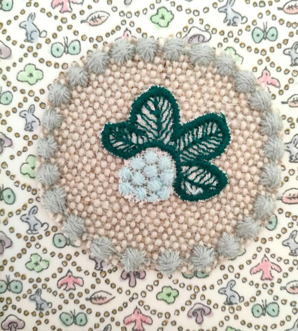 SOLD　　ミナペルホネン　ファブリックフレーム　light berry