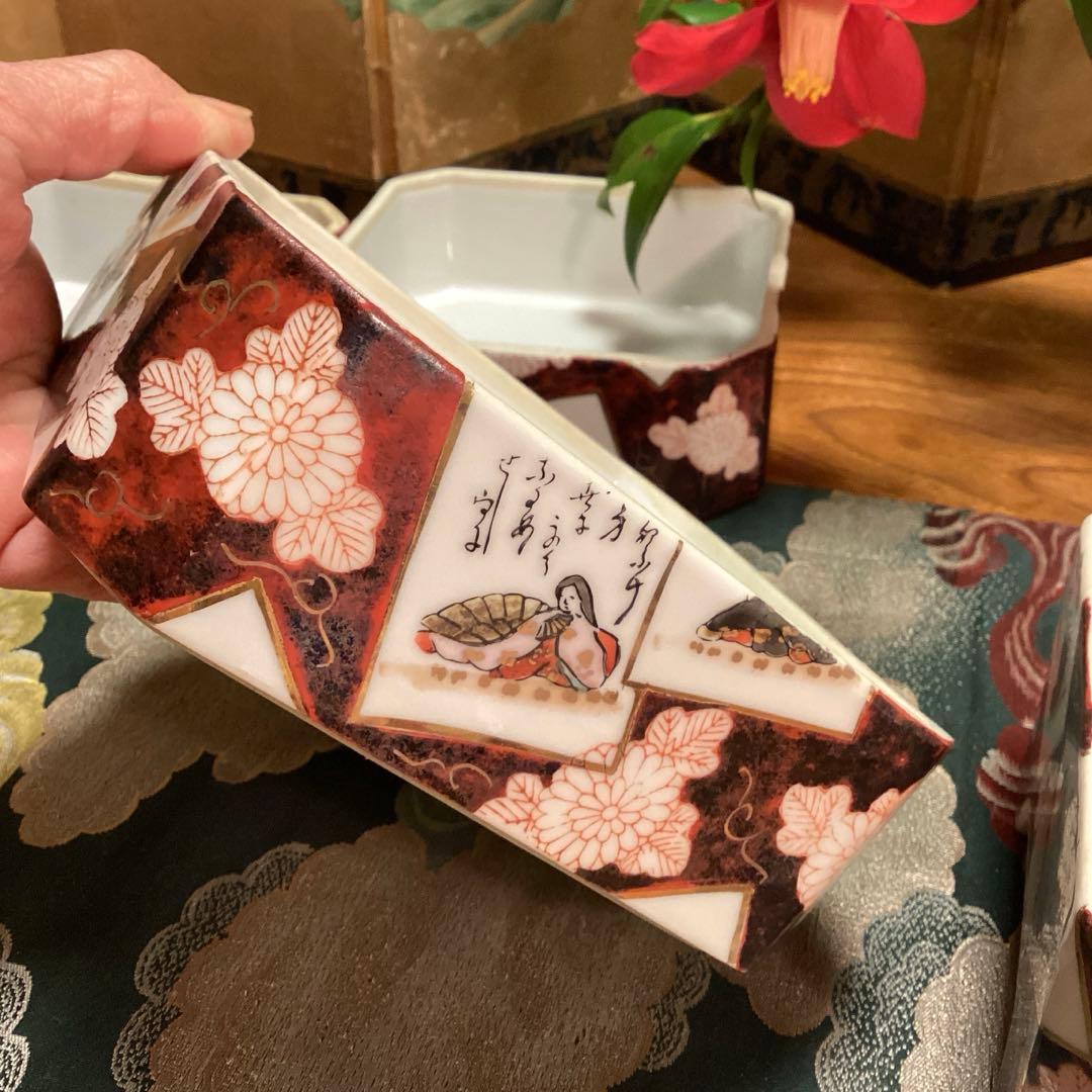 A1040 時代物　九谷焼　金襴手　百人一首カルタ紋様４段重箱　yuu❣️
