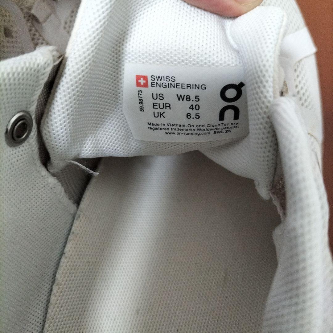 on オフホワイト　ベージュ クラウド　Cloud5 レディース　US W8.5