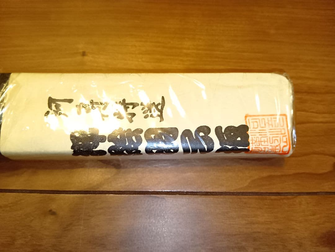 伝統的な羽子板２セット　羽子板立て付き【高さ約52cmと約56cm】