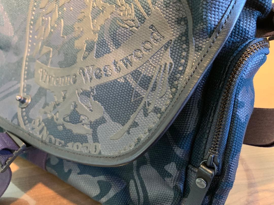 美品メッセンジャーバック