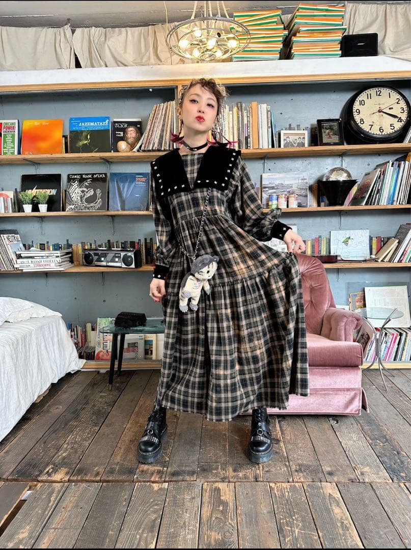 【新品タグ付き】Roy reflect overjoy チェック柄　スタッズ付き