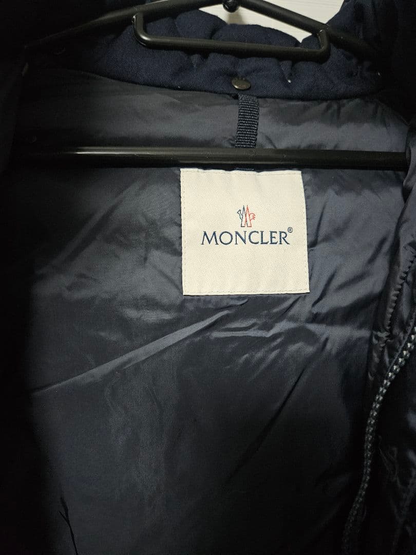 MONCLER モンクレール　黒 ダウンジャケット フード付き