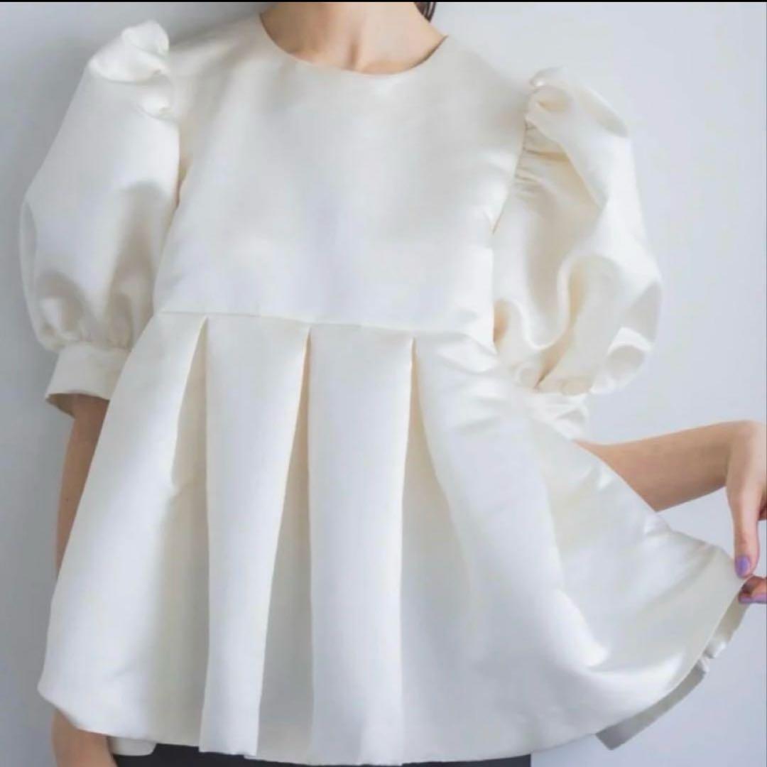 新品　タグなし　bitnabiぽわん袖サテントップス