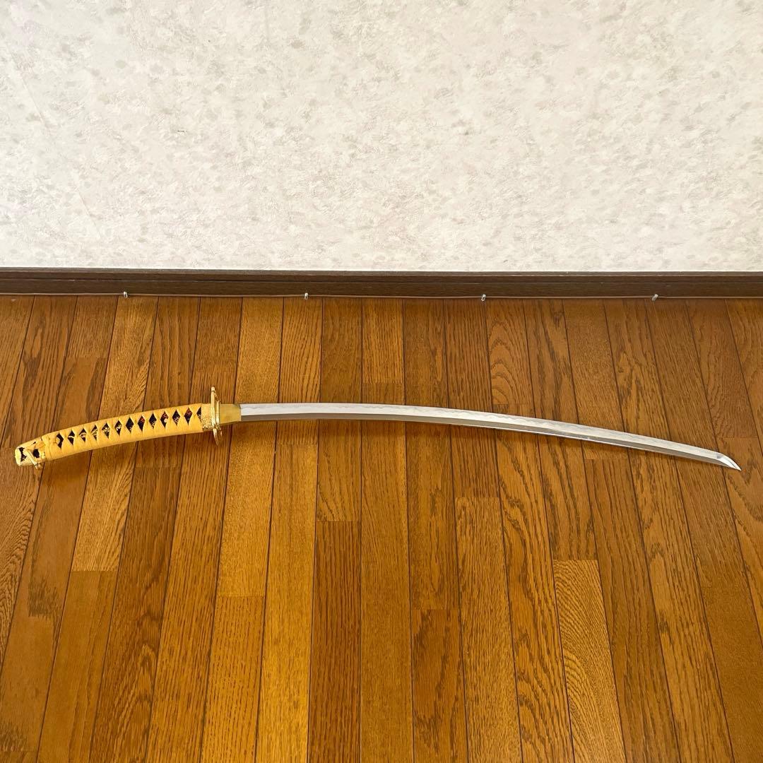 日本刀 模造刀　木瓜形鍔　蒔絵塗風鞘　陣太刀　収納袋　飾り台付き