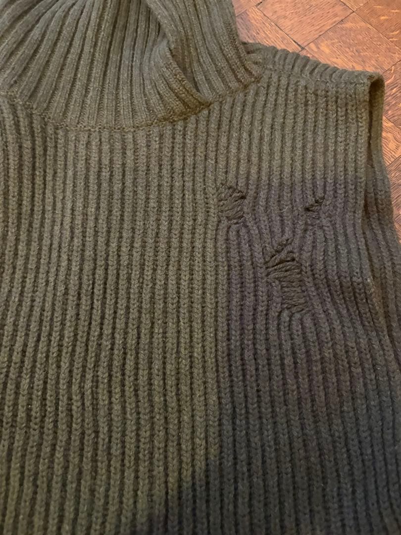 ワイズリブ編み変形ネックベストカーキダークグレー