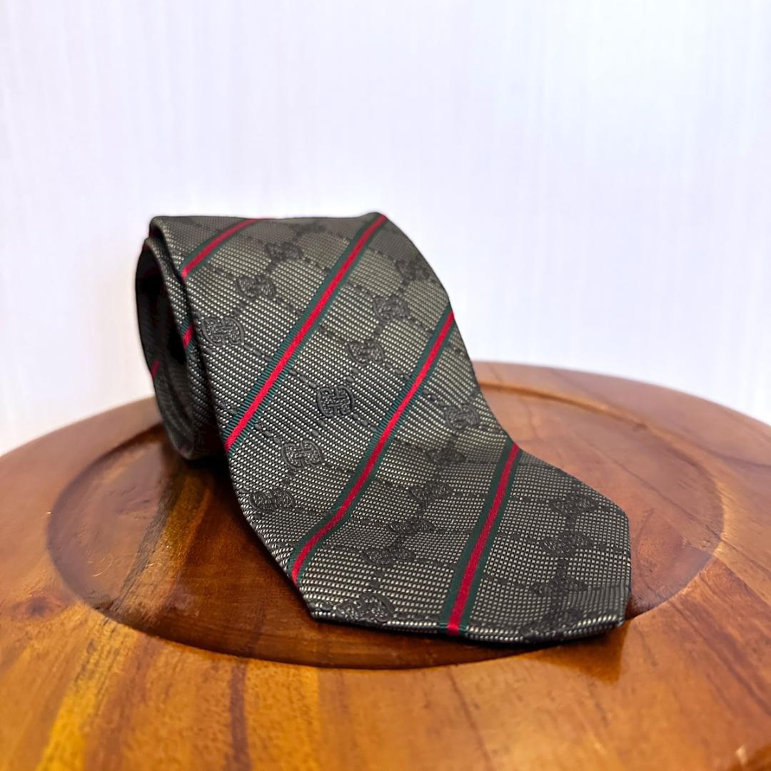 GUCCI　ネクタイ　グリーン×赤　ロゴグレイ　HR0642