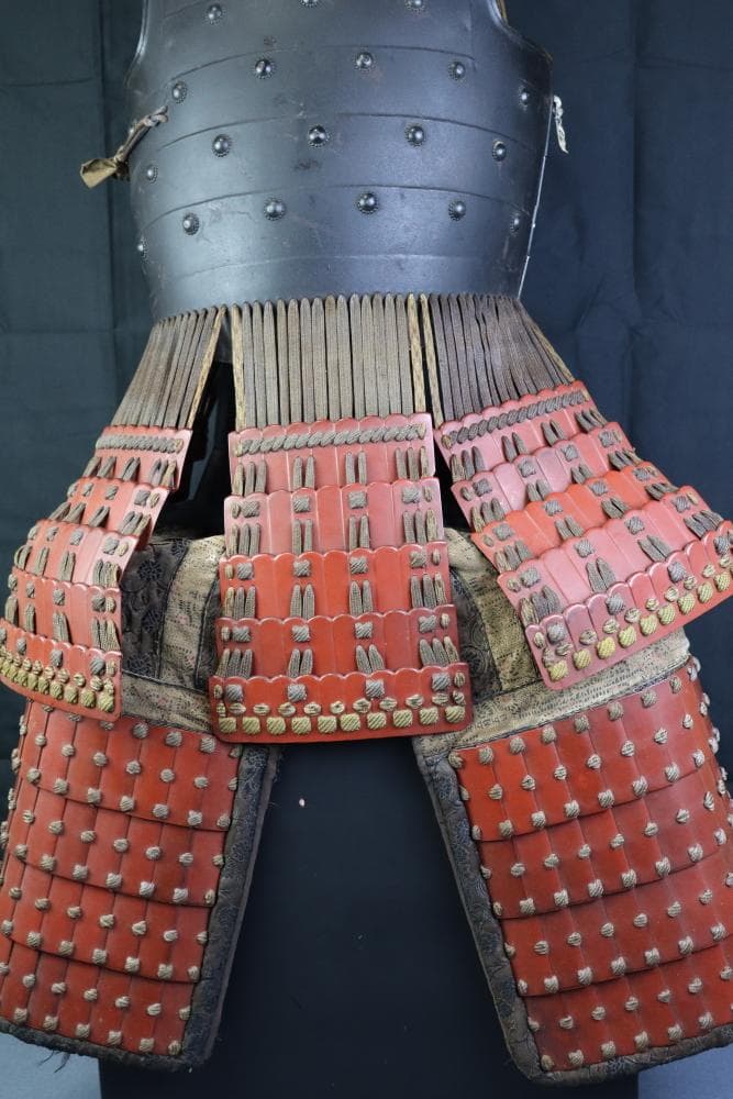 BLACK　赤備当世具足　丸武工房（光忍）制作甲冑　等身大