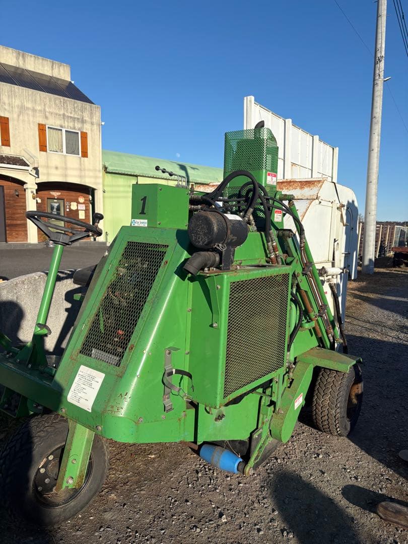 アプローチスイーパー　芝刈り機　ゴルフ場整備　 極上車　極低稼働時間