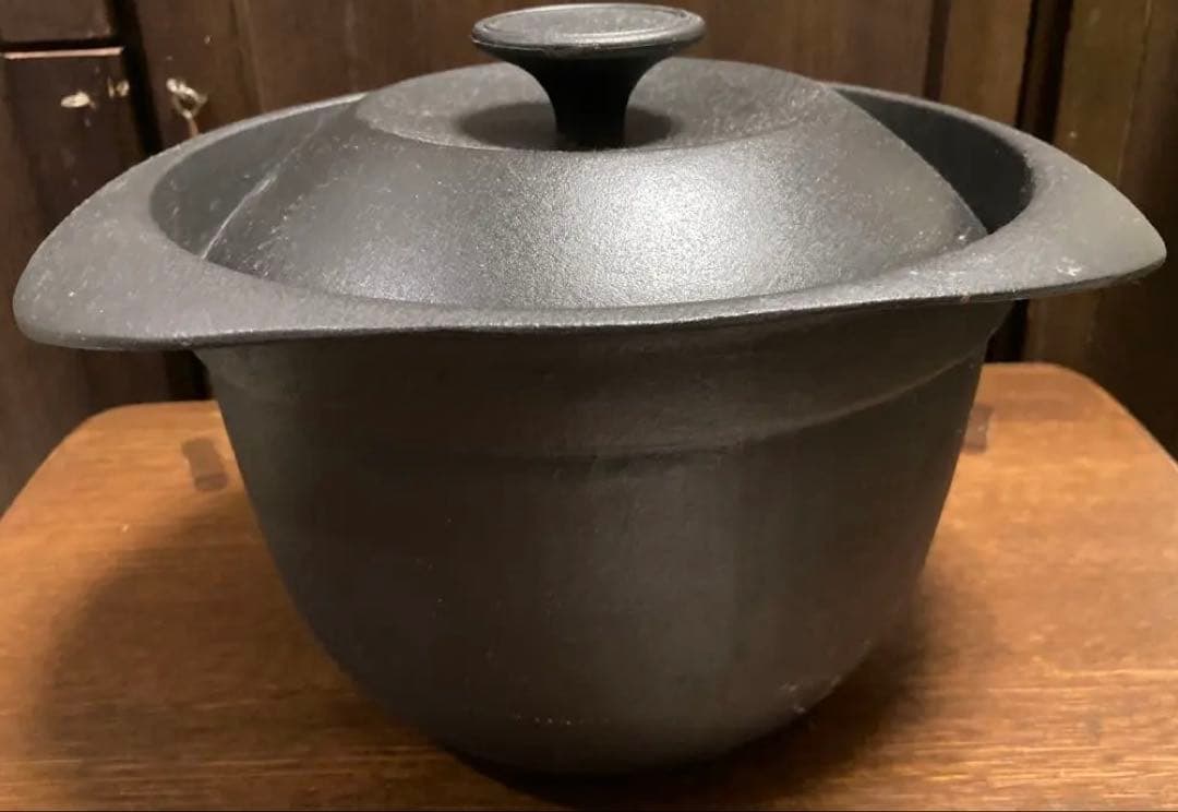 鋳鉄製 黒い両手鍋 ごはん鍋