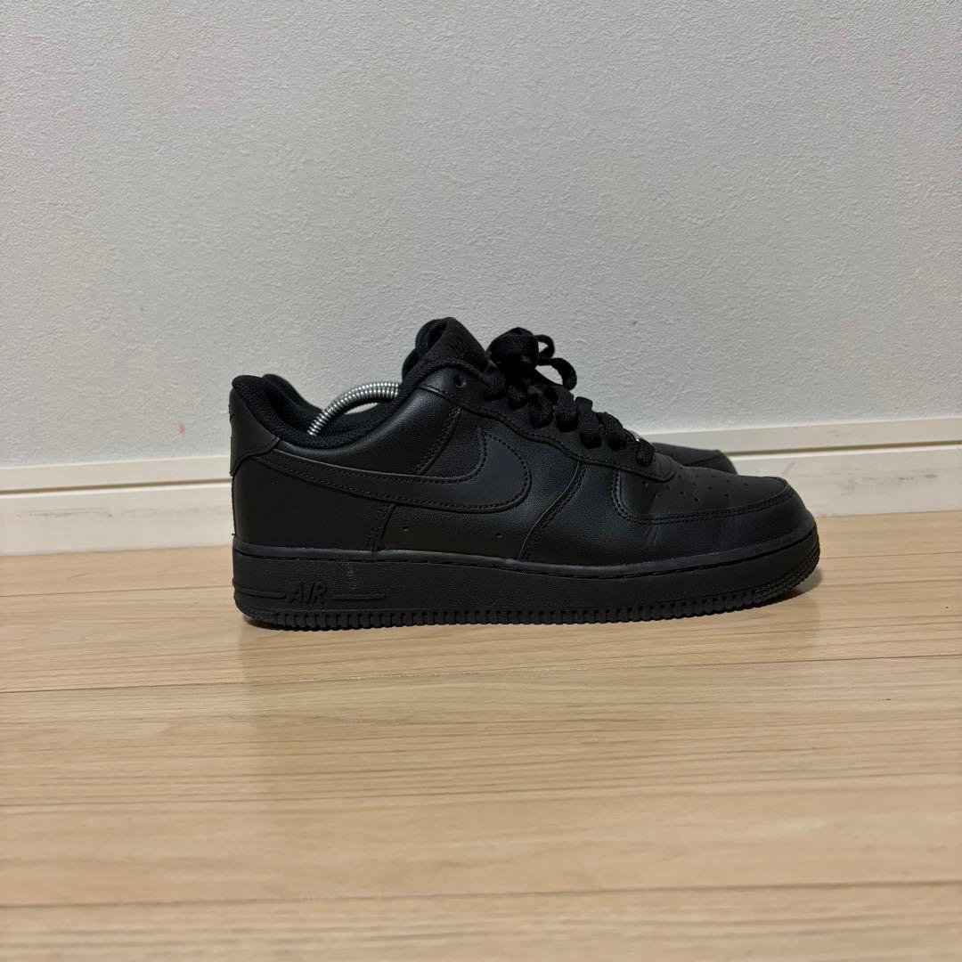 【極美品】 NIKE エアフォース1 07 ブラック 26.5㎝