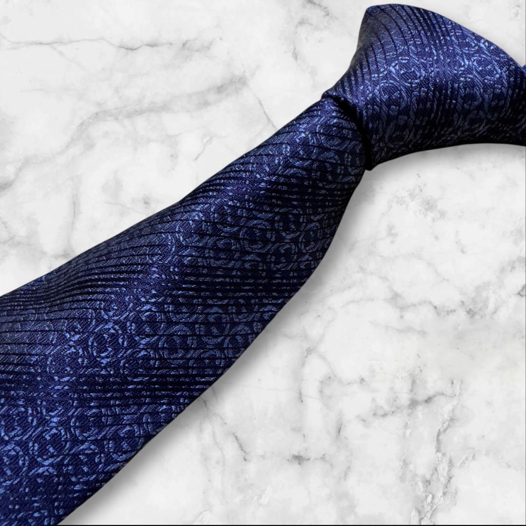 【タグ付き】GUCCI ネイビー インターロッキング ネクタイ　レジメンタル