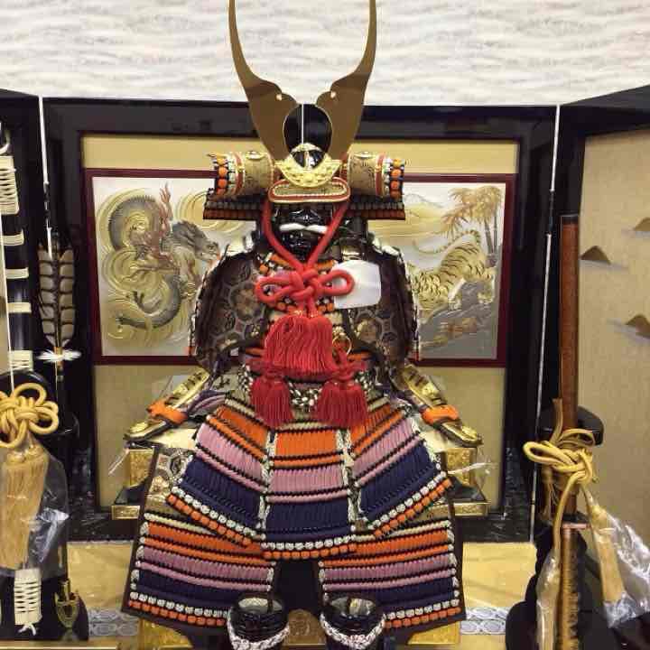 新品73万を28万鎧飾り （兜飾り）