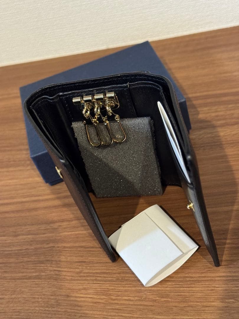 pelle morbida ブラック 三つ折り財布 PMO-BMA232