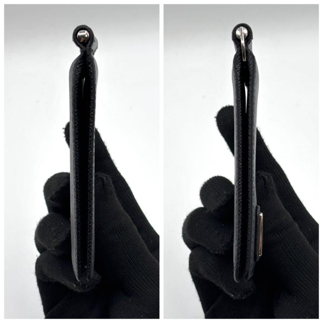 新品に近い プラダ 現行 箱付属 マネークリップ サフィアーノ 三角プレート 黒