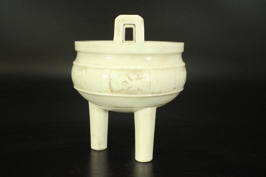 中国美術 白磁 饕餮紋 三足 双耳 香炉 高13.8cm(LC632)
