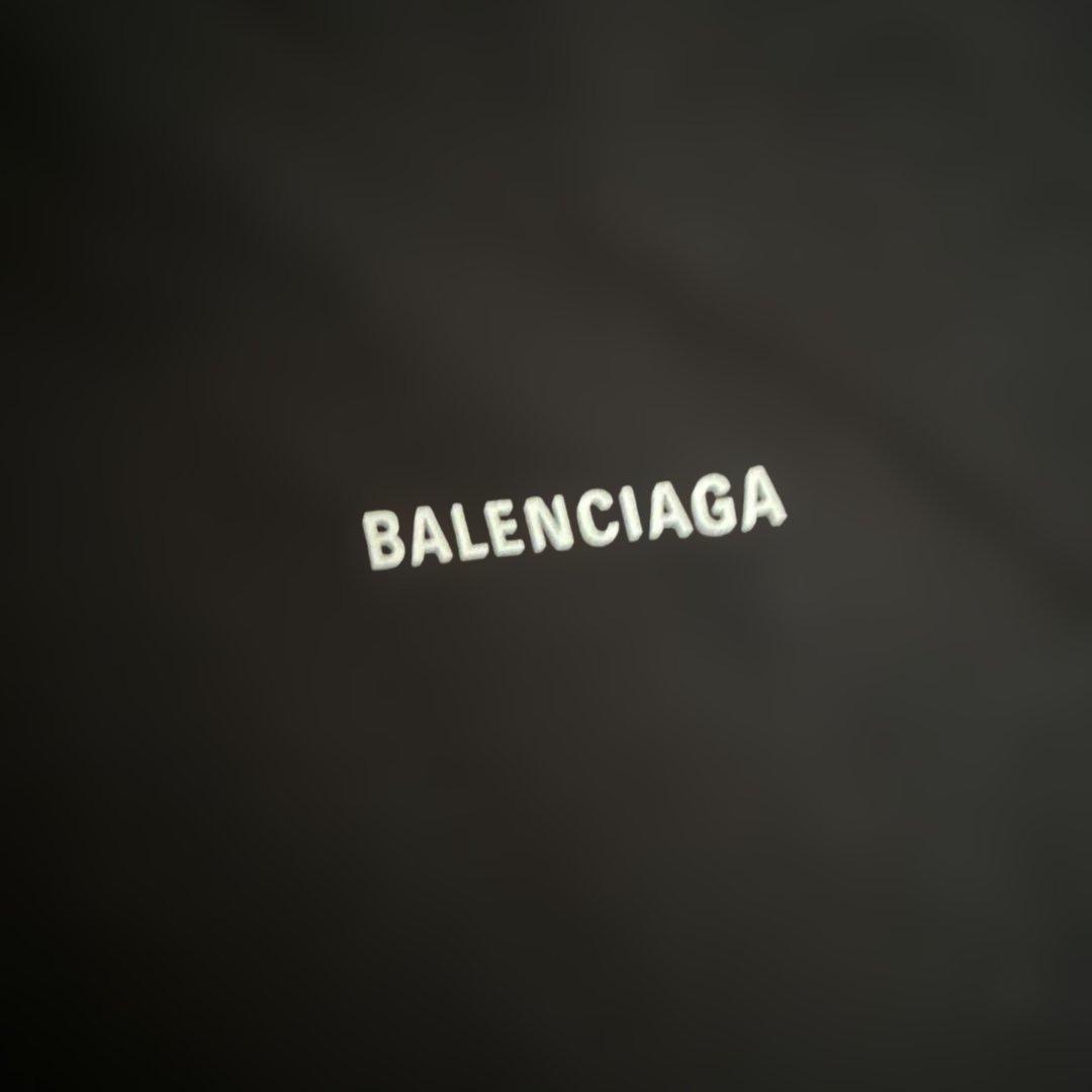 バレンシアガ　パーカー