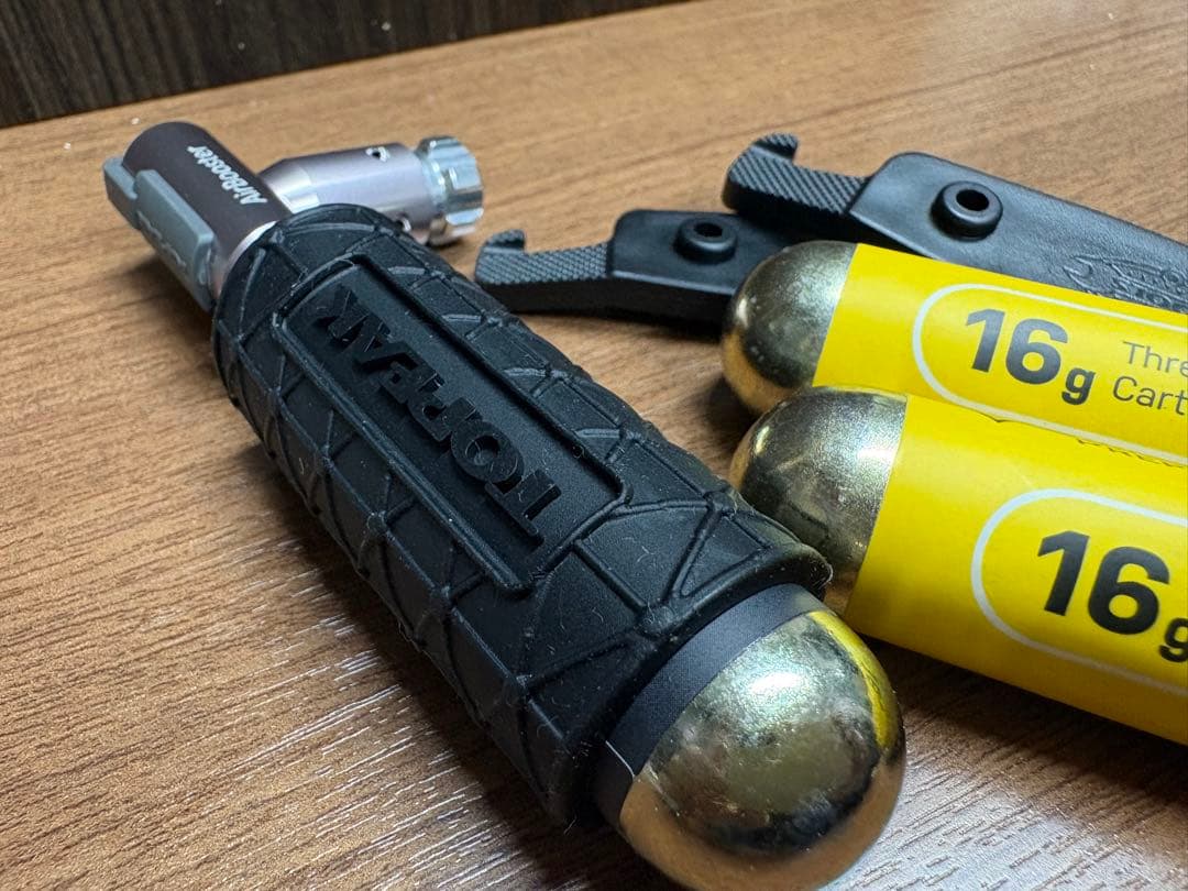 Topeak 携帯ポンプ 16g CO2カートリッジ付き