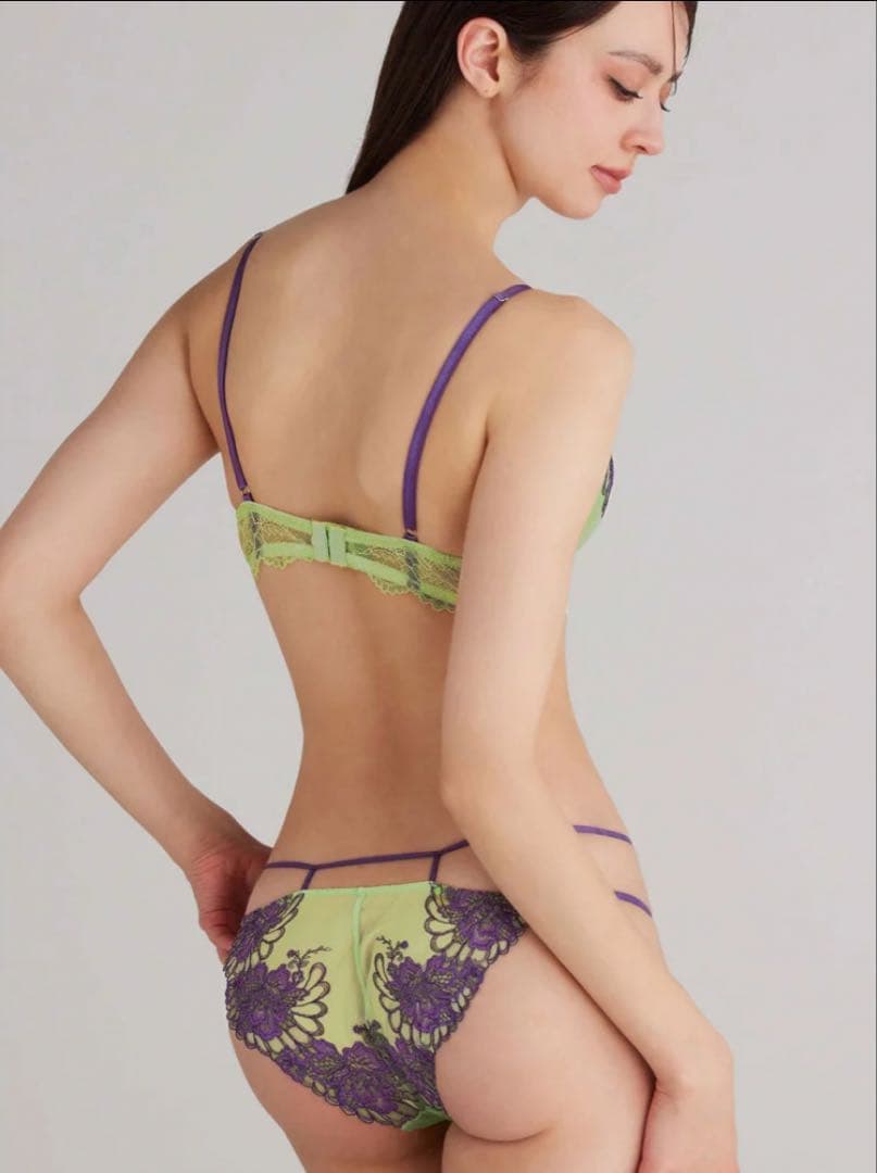 RAVIJOUR ファンフラワーブラショーツTバックセットE75 M