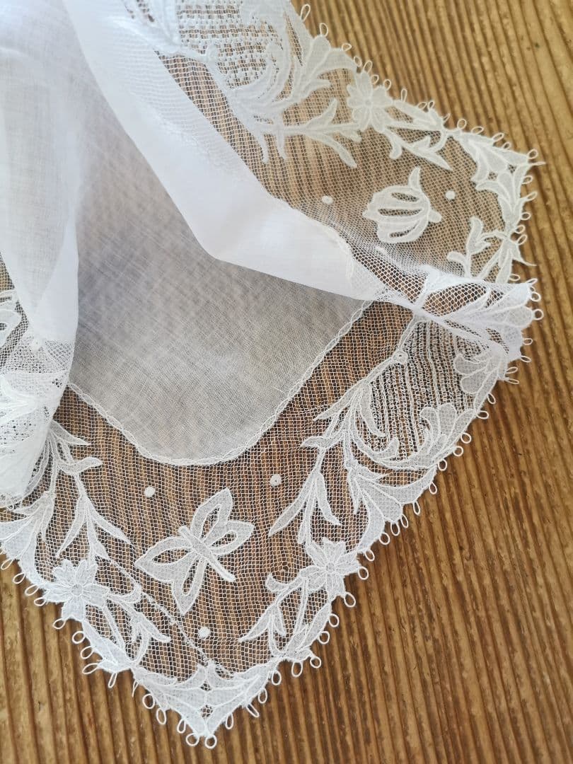 アンティーク キャリックマクロスレース バタフライと花 チュール ハンカチクロス